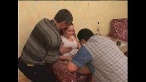 Baba, küstah kızını becerdi
