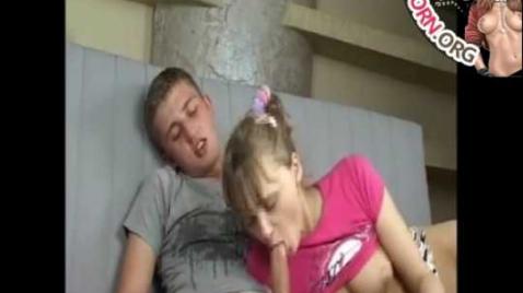 Ev kamerasında genç bir çiftin seksi