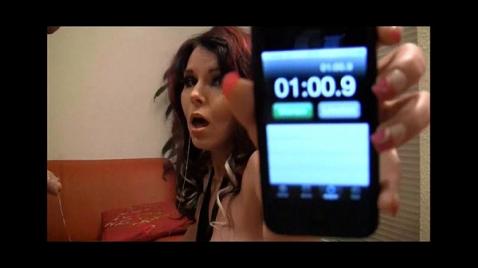 Hentai öğretmeni tahtaya bağlı genç adamlarla eğleniyor