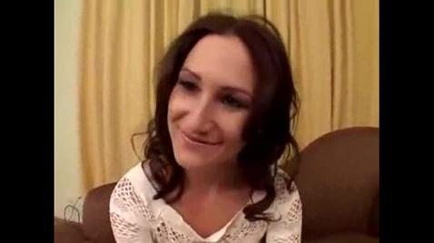 Büyük kıçlı bebeğim aynı anda iki adam tarafından sertçe beceriliyor