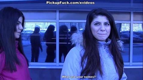Kız tuvalette yabancıları emdi
