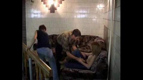 İki arkadaş Moskova'dan bir okul arkadaşına tecavüz etti